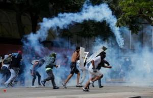Την χρήση όπλων από την Αστυνομία κατα των διαδηλωτών επέτρεψε ο πρόεδρος της Βενεζουέλας