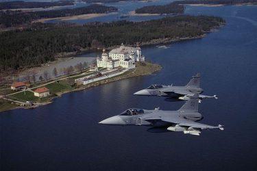 Ρωσικά αεροσκάφη εξαπέλυσαν θερμοβολίδες κατά σουηδικών μαχητικών
