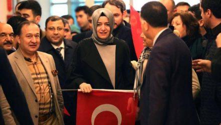 Κωνσταντινούπολη: Διαδηλωτές σήκωσαν την τουρκική σημαία στο ολλανδικό προξενείο