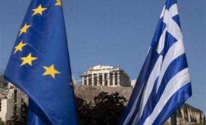 Forbes: Έπρεπε να αφήσουν την Ελλάδα να χρεοκοπήσει και να φύγει από το ευρώ