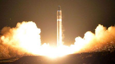Πολλαπλές ανεξάρτητες πυρηνικές κεφαλές θα μπορεί να φέρει ο βορειοκορεατικός διηπειρωτικός πύραυλος Hwasong-15