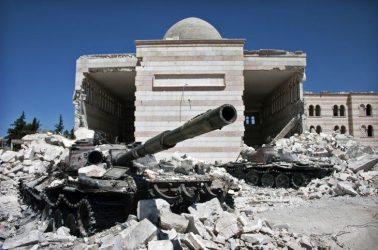 “Έπεσε” η Ντούμα – Εκκενώνουν την πόλη οι αντάρτες