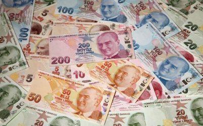 Στην κατηγορία «σκουπίδια» υποβάθμισε τα ομόλογα της Τουρκίας ο οίκος αξιολόγησης S&P
