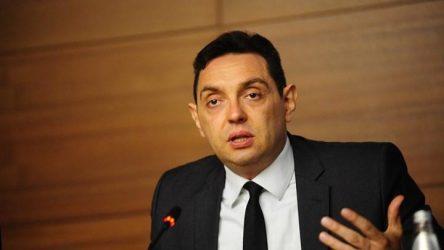 Yπουργός Άμυνας της Σερβίας – Αν δεν μας θέλει η Ευρώπη, υπάρχουν άλλοι που μας θέλουν