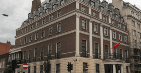 Τη λύπη της για τους 39 νεκρούς εξέφρασε η κινεζική πρεσβεία στο Λονδίνο