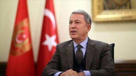 Απειλές από τον Τούρκο υπουργό Άμυνας: Θα κάνουμε αυτό που θα χρειαστεί για να προστατεύσουμε τα πλοία μας