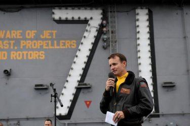 Η εκδίωξη του «Δημοκρατικού» καπετάνιου USS Roosevelt – Υπογραφές για να επιστρέψει