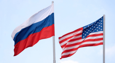 «Πόλεμος» ανακοινώσεων ανάμεσα στις Πρεσβείες ΗΠΑ -Ρωσίας