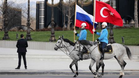 Ρώσοι και Τούρκοι αξιωματούχοι συνομιλούν για να βρούνε λύσεις σε Συρία και Λιβύη