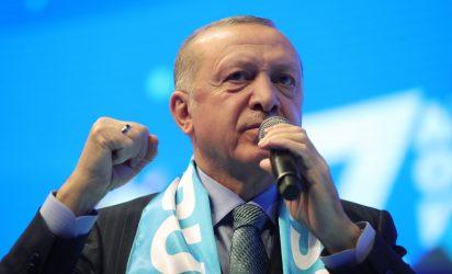 Ερντογάν προς τους εξαθλιωμένους Τούρκους: Θα δώσουμε το μάθημα που τους αξίζει όπως το κάναμε στην Σμύρνη