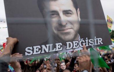 Σελαχατίν Ντεμιρτάς: Ο Ερντογάν ρίχνει στάχτη στα μάτια της Δύσης