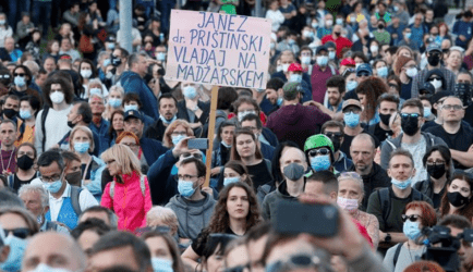 Στους δρόμους χιλιάδες οι Σλοβένοι με αίτημα την παραίτηση του πρωθυπουργού Γιάνσα