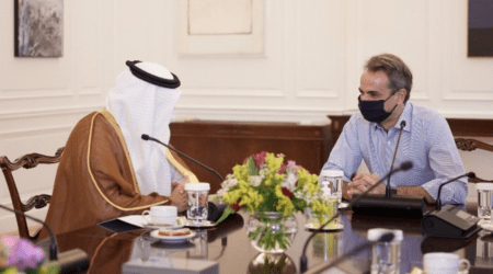 Διμερείς σχέσεις, εμπόριο και επενδύσεις στη συνάντηση του Πρωθυπουργού με τον Υπουργό Επενδύσεων της Σαουδικής Αραβίας