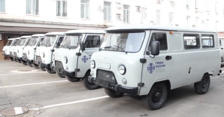 Τσετσένοι και Ρωσόφωνοι πολιορκητές της Μαριούπολης παρέλαβαν 20 οχήματα από τον Ιβάν Σαββίδη