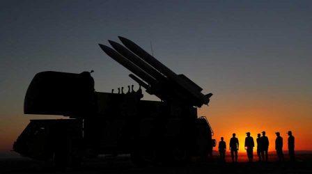 Το Ιράν παρουσίασε έναν νέο βαλλιστικό πύραυλο με βεληνεκές 2.000χλμ