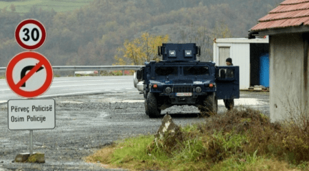 Αποφασισμένοι να παραμείνουν στα οδοφράγματα οι Σέρβοι του Κοσόβου – Την απομάκρυνσή τους ζητεί η ΕΕ