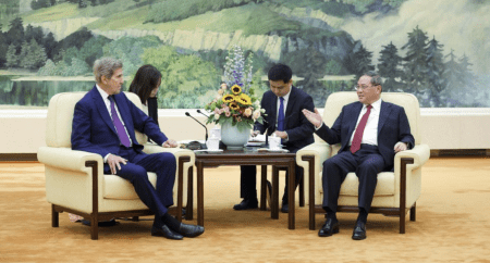 Ο πρωθυπουργός της Κίνας διαβεβαίωσε τον Τζον Κέρι πως θα επιδιώξει την περαιτέρω συνεργασία με τις ΗΠΑ για το κλίμα