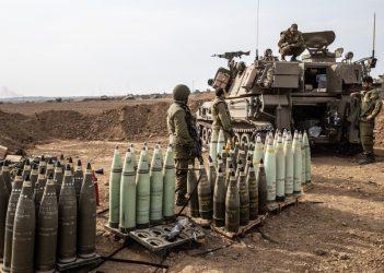 Το Ισραήλ βομβαρδίζει τη Λωρίδα της Γάζας απ’ τον βορρά ως τον νότο
