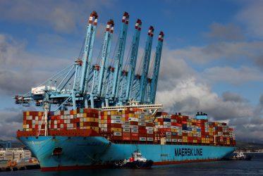 Η Maersk αναστέλλει τις μεταφορές εμπορευματοκιβωτίων μέσω της Ερυθράς Θάλασσας